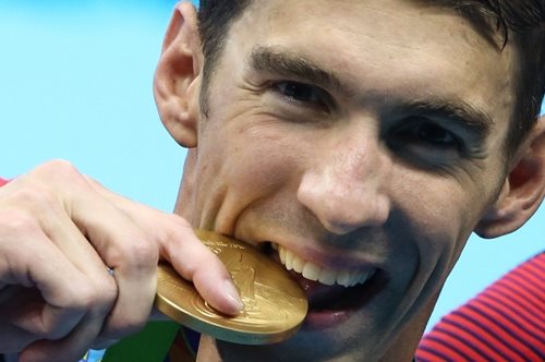 Να γιατί οι Ολυμπιονίκες δαγκώνουν πάντα τα μετάλλιά τους