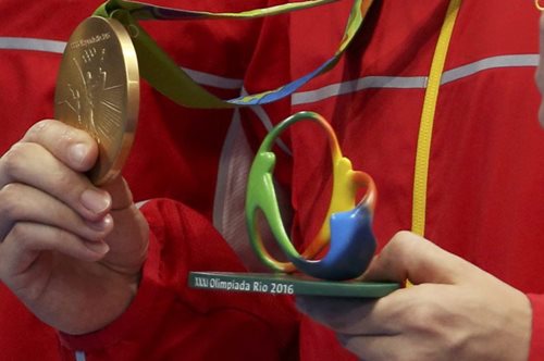 Παρατηρήσατε ότι στους Ολυμπιονίκες δεν δίνονται λουλούδια;