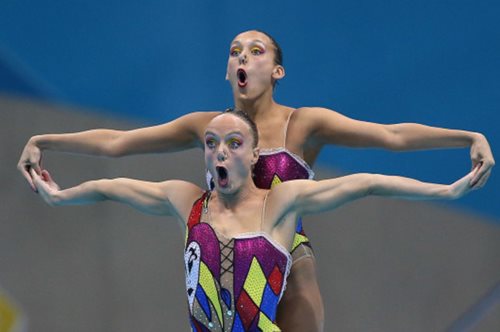 10+1 φωτογραφίες που αποδεικνύουν ότι η συγχρονισμένη κολύμβηση είναι αλλόκοτη