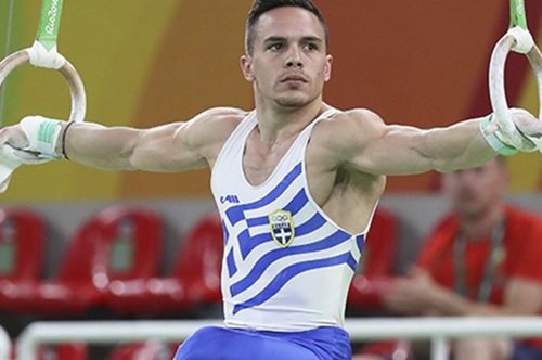 Mα τι έκανε πάλι ο Λευτέρης Πετρούνιας - Σταυροπόδι και ποδήλατο στουε κρίκους