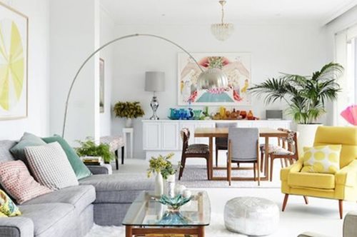 Τρία πανεύκολα τρικ για να φαίνεται μεγαλύτερο το σαλόνι σας 