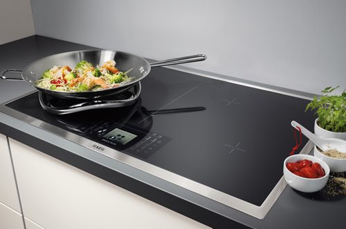 Θέλετε τέλεια κεραμική εστία; Καθαρίστε την πανεύκολα με ένα υλικό που έχετε στο σπίτι