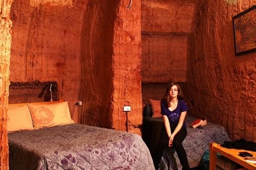 Η υπόγεια πόλη στην Αυστραλία όπου η ζωή συνεχίζεται κανονικά για 2.000 κατοίκους