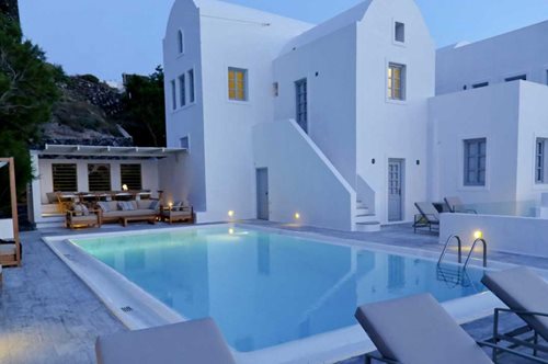 Η Presidential villa στη Σαντορίνη, πάνω από την Καλντέρα, ορίζει απόλυτα τον όρο lux zen