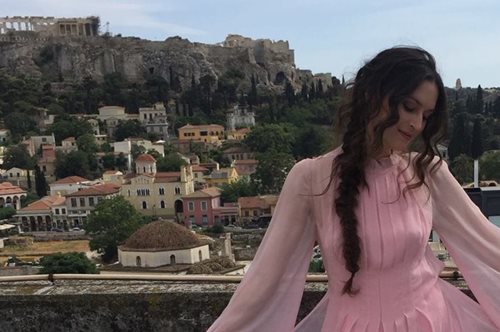 Εριφύλη Νικολοπούλου: Η σχεδιάστρια που προτιμά να μιλάει με τα πατρόν της 