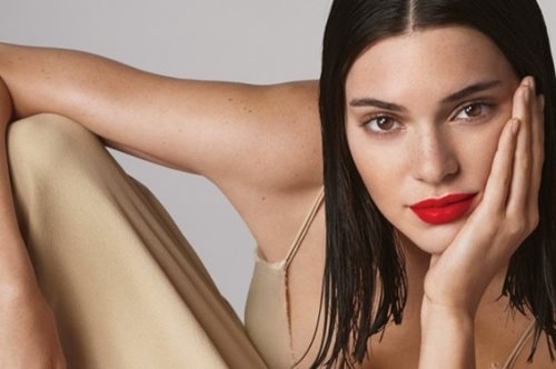 H  φωτογραφία της Κένταλ Τζένερ που κόπηκε από τη Vogue