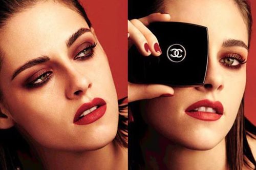 Η ομορφιά του χειμώνα θέλει κατακόκκινα μάτια και σκούρα χείλη