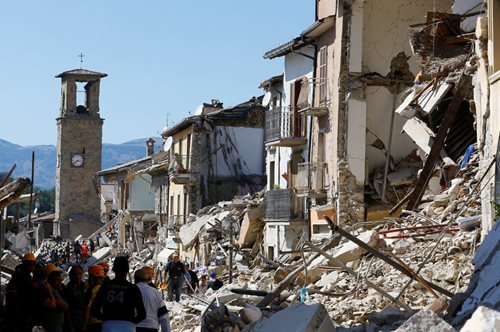 Σκηνές αποκάλυψης στην Ιταλία, στους 247 οι νεκροί