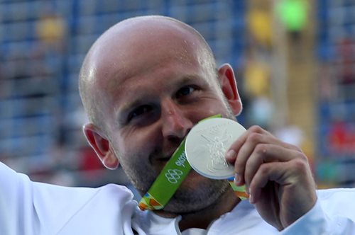 Αθλητής πούλησε το μετάλλιό του για να βοηθήσει ένα παιδί στη μάχη με τον καρκίνο