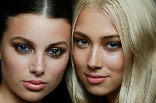 Πώς θα διώξω τις πανάδες του καλοκαιριού και θα επαναφέρω τη λάμψη στο πρόσωπό μου; 