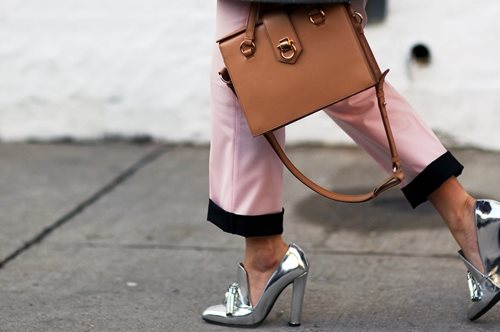 12 ζευγάρια μεταλλικά παπούτσια που συναγωνίζονται τη δική σου λάμψη. Φέτος 