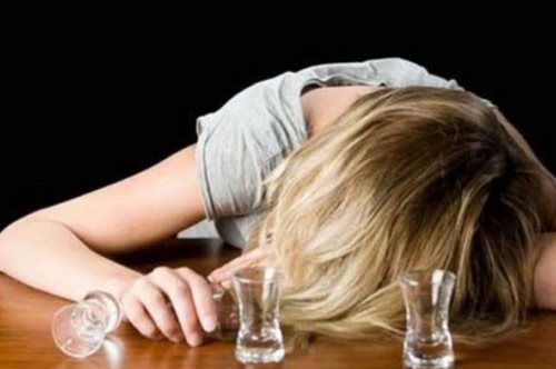 Τυφλώθηκε 20χρονη από ποτά-μπόμπες στη Ζάκυνθο