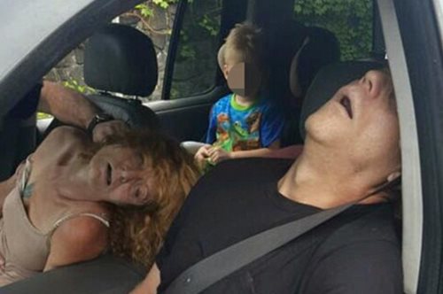 H αστυνομία του Οχάιο ανέβασε φωτογραφίες από γονείς με υπερβολική δόση