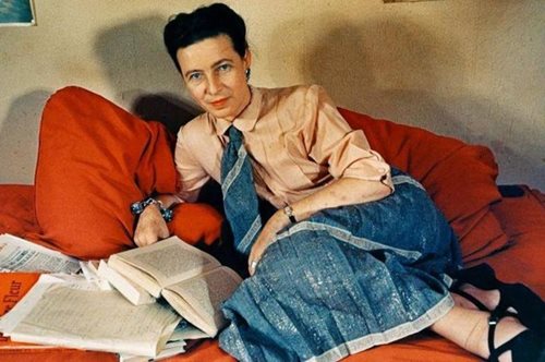 Σιμόν Ντε Μποβουάρ: Γεννήθηκε σαν σήμερα. Εζησε, σκέφτηκε, κι ερωτεύτηκε με πάθος