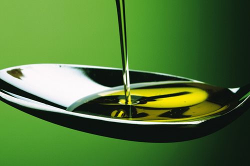 Να τι θα συμβεί αν κάνεις πλύσεις στόματος με μια κουταλιά ελαιόλαδο