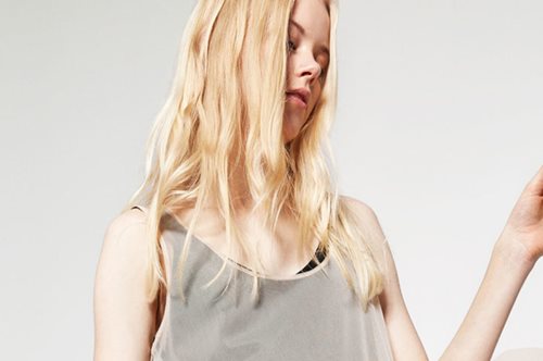 Ένα ρούχο που δε μοιάζει με ρούχο κερδίζει συνεχώς έδαφος σαν το πιο χαριτωμένο κομμάτι της σεζόν