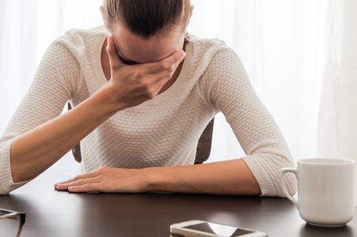 Ένας στους πέντε Έλληνες υποφέρουν από πονοκέφαλο. Υπάρχει λύση;