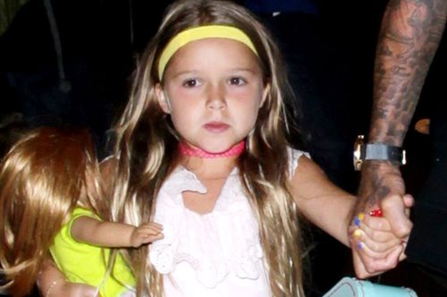 Mάθαμε τι έκανε η άτακτη Χάρπερ Μπέκαμ την ώρα του σόου της μητέρας της