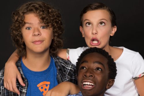 Το Buzzfeed έδειξε στα παιδιά του Stranger Things παιχνίδια των 90s και όλοι νιώσαμε υπερήλικες