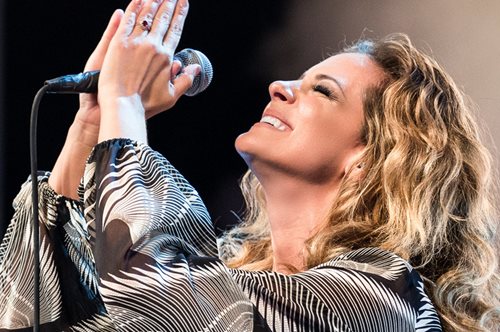 Νατάσσα Μποφίλιου: Φόρεσε το απόλυτο boho & chic παλτό που είχε προκαλέσει αντιδράσεις