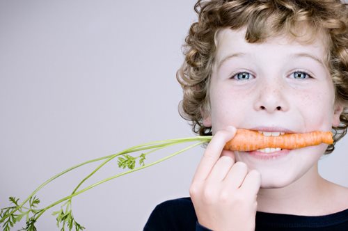 Οι 9 πιο επικίνδυνες τροφές για παιδιά κάτω των 4 ετών