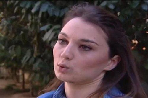 Κλώτσησαν νεαρή νοσοκόμα στο πρόσωπο επειδή φορούσε σορτς σε λεωφορείο της Τουρκίας 