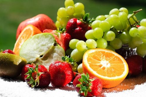 Αυτά είναι τα φρούτα και τα λαχανικά με τα περισσότερα φυτοφάρμακα