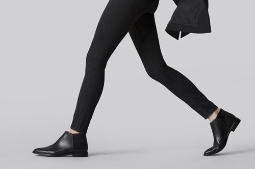 Τα ankle boots του φθινοπώρου φοριούνται με φούστες χωρίς καλσόν ή με skinny jeans και κολάν 