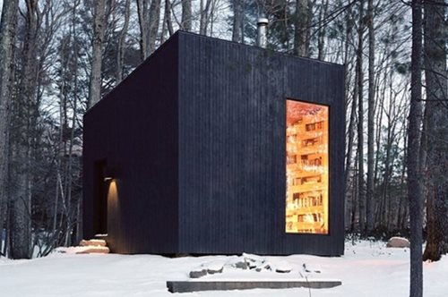 Μια πανέμορφη και cozy βιβλιοθήκη μέσα στο δάσος. Η ζεστασιά της γνώσης 