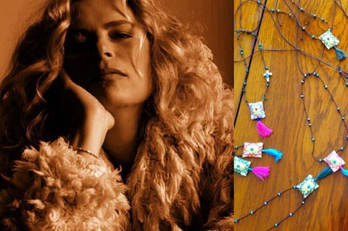 Η Αριάν φτιάχνει φυλαχτά που σου δείχνουν το Βορρά σου. «Η ζωή είναι αγρίως απίθανη» λέει 