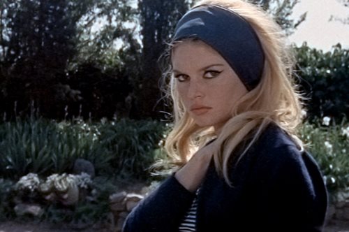 H Μπριζίτ Μπαρντό είχε μία ερωτική σχέση με τα μαντήλια. Πως να αποκτήσεις το στυλ της 