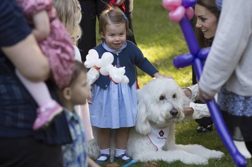 Πώς η πριγκίπισα Σαρλότ επισκίασε τον Τζορτζ σε παιδικό πάρτυ