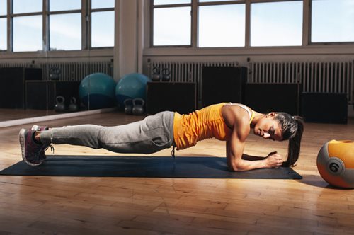 Άσκηση σανίδα: 4 λεπτά την ημέρα για 28 ημέρες και το σώμα σας θα αλλάξει για πάντα 