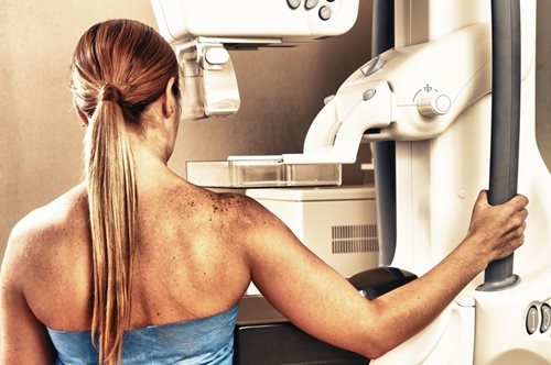 45 γυναίκες βουλευτές ζητούν κάλυψη της ψηφιακής μαστογραφίας από τον ΕΟΠΥΥ