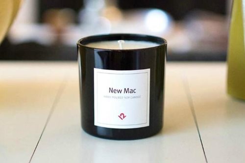 Το κερί που μυρίζει σαν ένας υπολογιστής MacBook του κουτιού