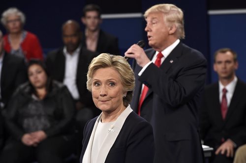 Αυτή είναι η καλύτερη ερώτηση από το χθεσινό ντιμπέιτ Χίλαρι-Τραμπ 