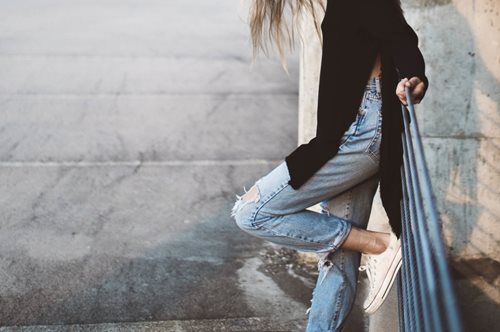 Τα σημερινά ρούχα δεν είναι διαχρονικά και μοιάζουν με κουρέλια