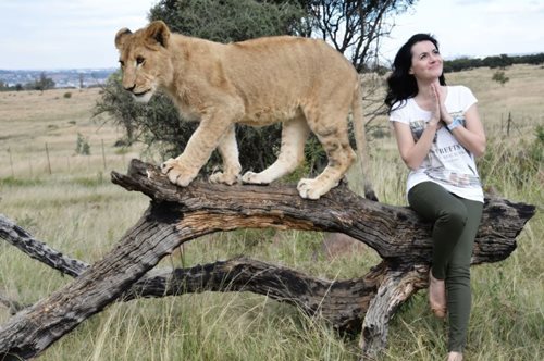 Η Έλενα έχει επισκεφθεί 50 χώρες και 63 πόλεις, από την Παταγονία μέχρι το Hokkaido της Ιαπωνίας