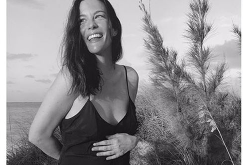 H πανέμορφη Λιβ Τάιλερ έγκυος στο τρίτο της παιδί 