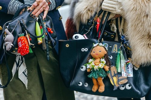 Το φετινό αξεσουάρ τσάντας που θα αντικαταστήσει το κρεμαστό pom pom   