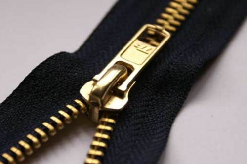 Χάλασε το φερμουάρ του τζιν σου; Δες πώς θα το φτιάξεις στο λεπτό