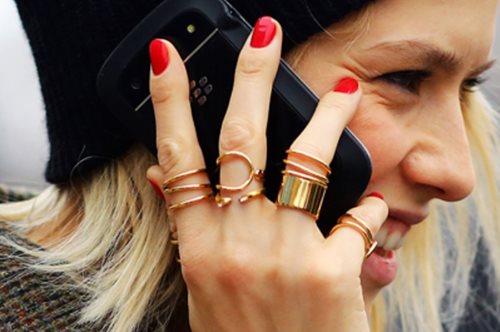 Δαχτυλίδια σε όλα τα δάχτυλα, η τάση συνεχίζεται και φέτος. Απόκτησε το σετ με 5 ευρώ 