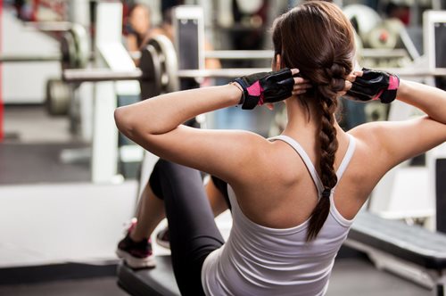 Ποια δημοφιλής άσκηση πρέπει να απαγορευτεί σύμφωνα με τους γυμναστές