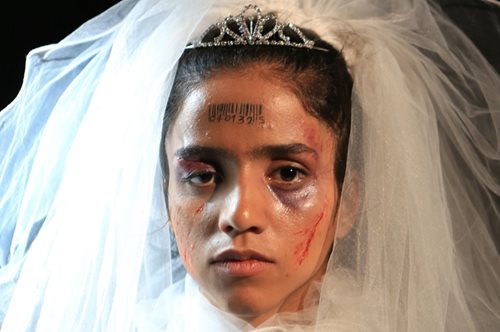 Η Sonita είναι ράπερ στο Ιράν και η μητέρα της θέλει να την πουλήσει ως νύφη