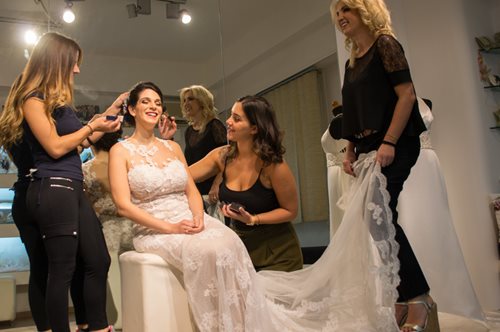 Η Όλγα Καραβερβέρη θα σε πείσει να ντυθείς νύφη, ακόμα κι αν δεν τρελαίνεσαι 