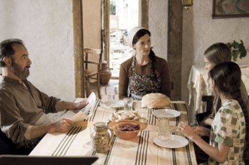 Αναβιώνει «Το Νησί»: Ανακατασκευάζονται τα σκηνικά από τη σειρά στο Πάνω Χωριό Ελούντας