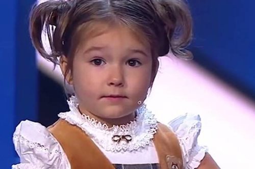 Το απίστετυτο βίντεο με την 4χρονη πιτσιρίκα που μιλάει 7 γλώσσσες