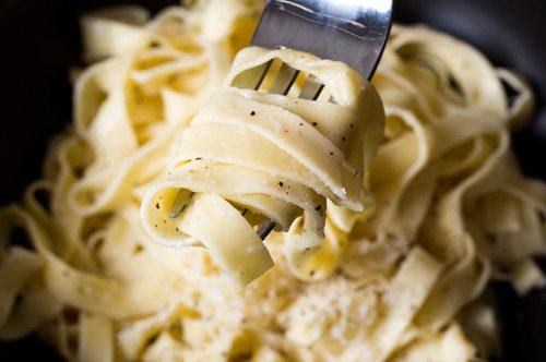 Γιατί οι Ιταλοί δεν σπάνε ποτέ τα μακαρόνια πριν τα βράσουν; 