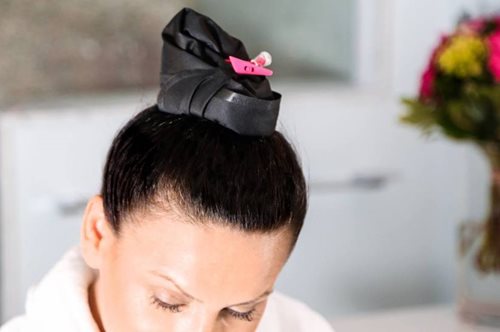 Ένας νέος τρόπος να λούζεις τα μαλλιά σου όταν βαριέσαι