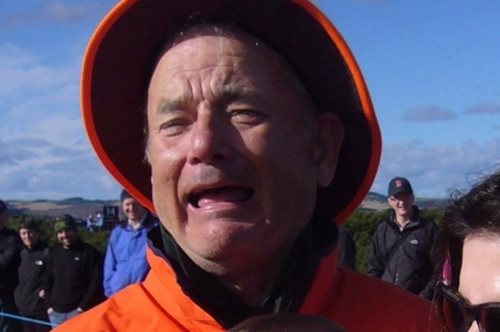 Ποιος είναι στη φωτογραφία ο Μπιλ Μάρεϊ ή ο Τομ Χανκς;